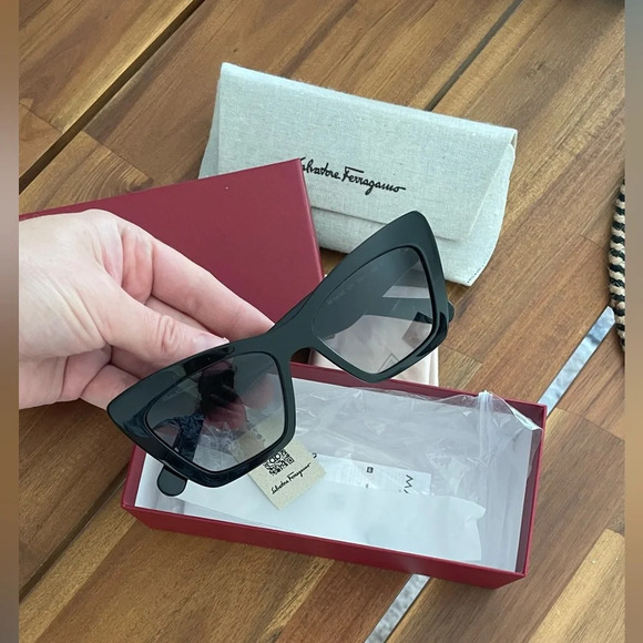 Salvatore Ferragamo 55mm Gradient Rectangular Sunglasses-excellent condition